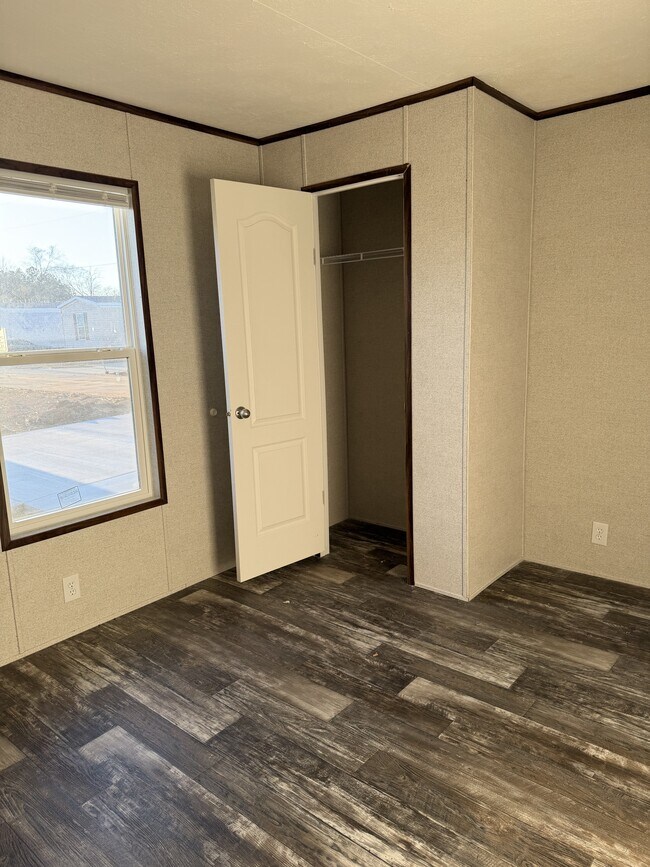 Building Photo - 501 Mercedes St