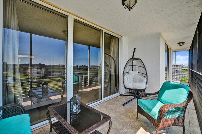 Building Photo - 3520 Oaks Way