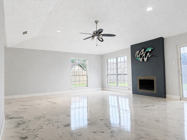 Building Photo - 15719 Red Springs Dr
