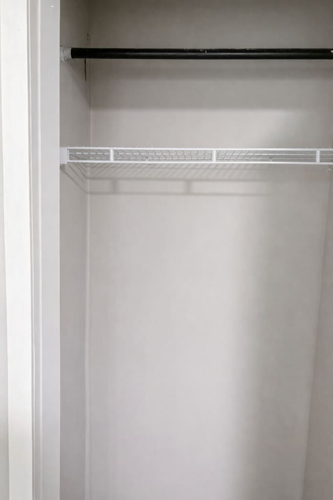 Building Photo - 2621 Village Green Ln