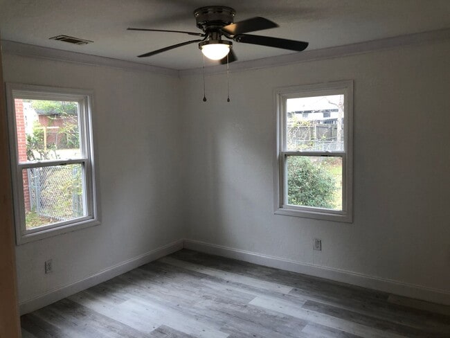 Building Photo - 2831 Pecan St