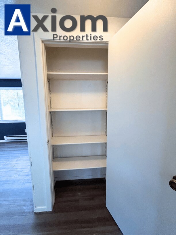 Building Photo - 547 Poole-1