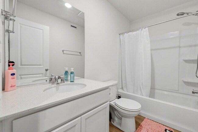 Building Photo - 5920 Hawkweed Dr