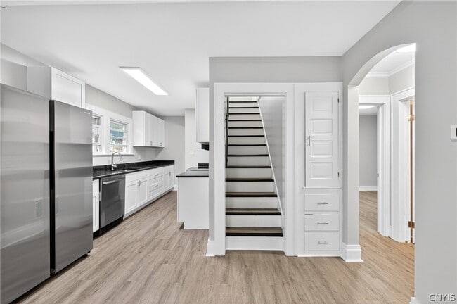 Building Photo - 111 Maplehurst Ave