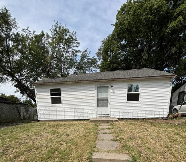 Primary Photo - 2221 N 31st St
