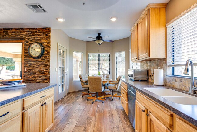 Building Photo - 7946 E Fountain Cove