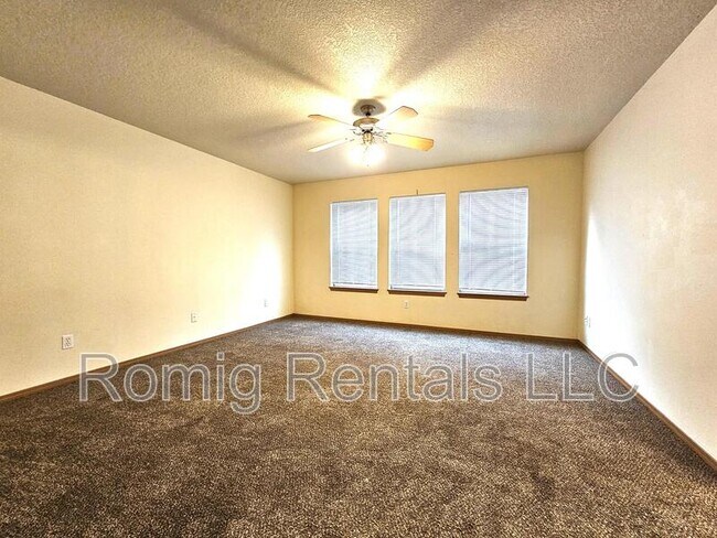 Building Photo - 8108 NE 36th Ct