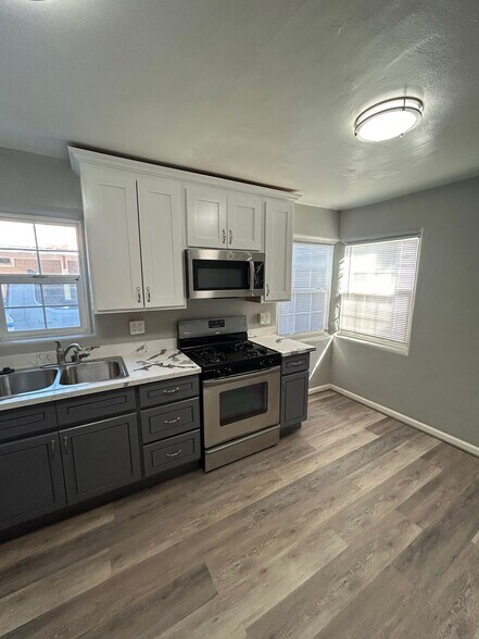 Building Photo - 716 Badgley Dr