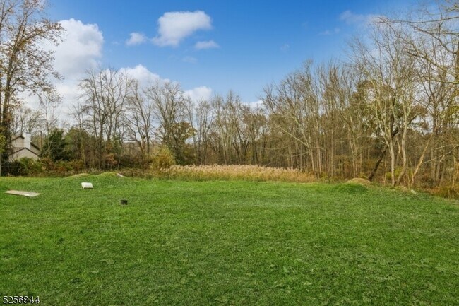 Building Photo - 48 Bellows Ln