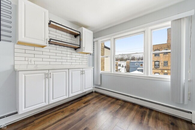 Building Photo - 5151 W Agatite Ave