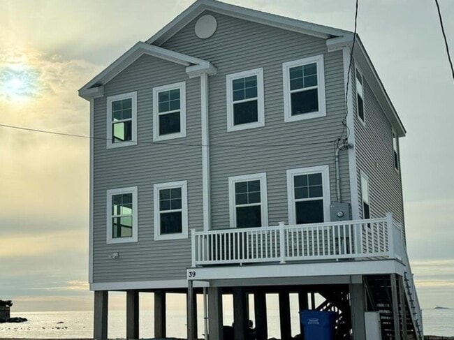 Building Photo - 39 Circle Beach Rd