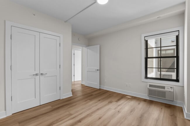 Building Photo - 11 Purdy St