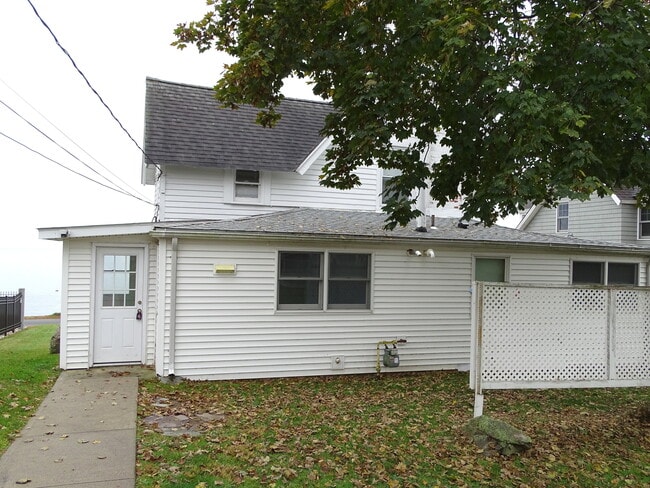 Building Photo - 207 Linden Ave