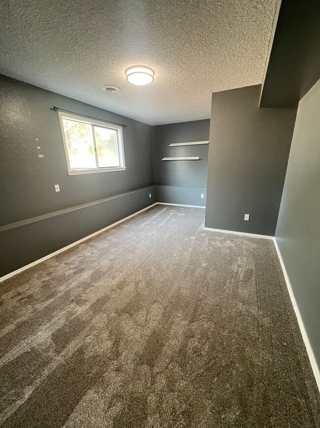 Building Photo - Beautiful 4 Bedroom Home!