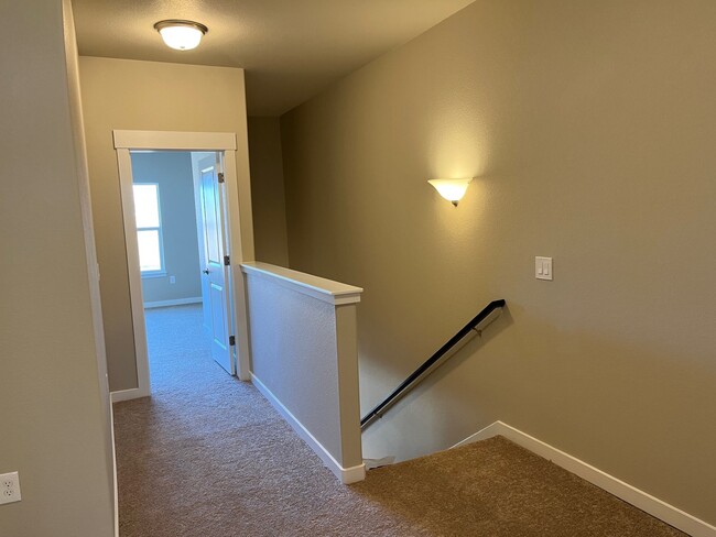 Building Photo - 6735 Carriage Meadows Dr