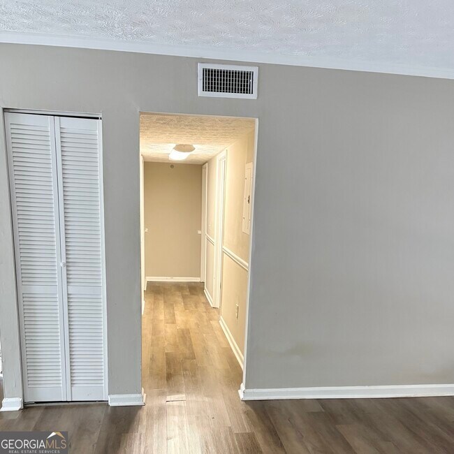 Building Photo - 3193 Abbeywood Dr
