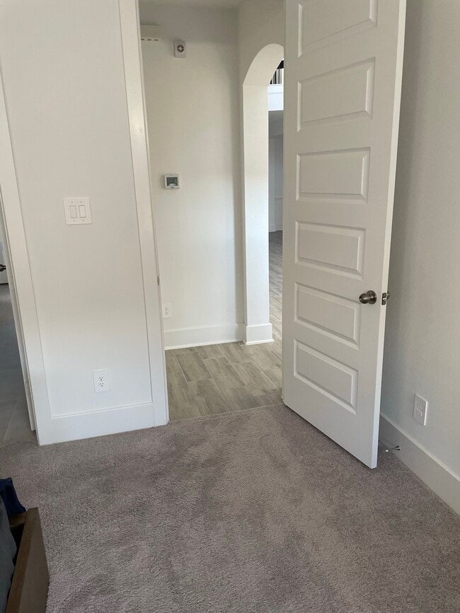 Building Photo - 15623 Roscobie Park Dr