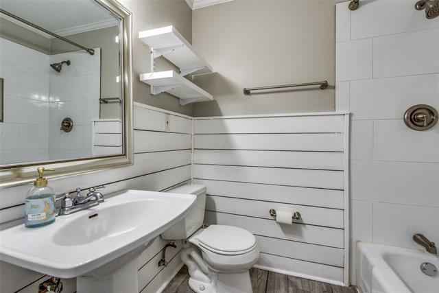 Building Photo - 1600 West Shore Dr