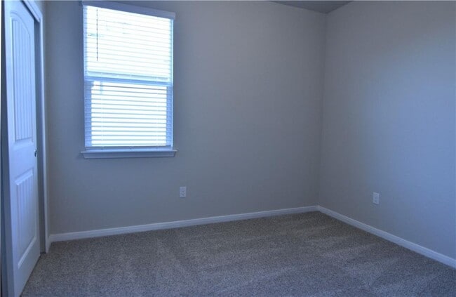 Building Photo - 117 Rochester Ln