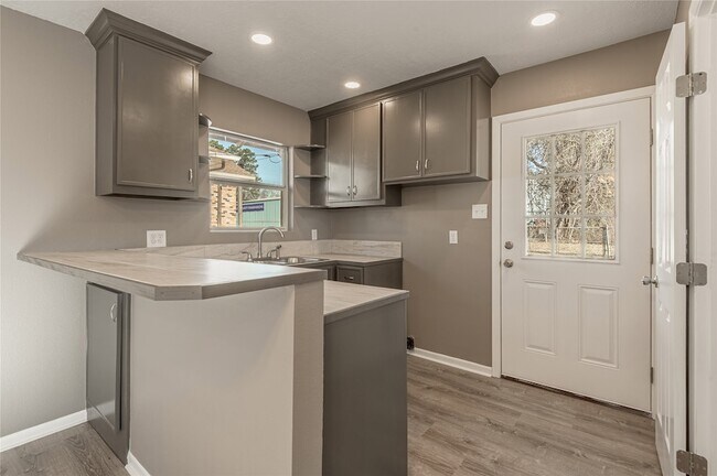 Building Photo - 2201 Badger Ln