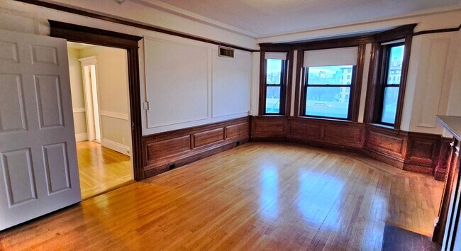 Building Photo - 464 Commonwealth Ave