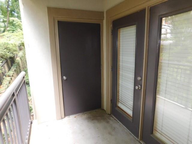 Building Photo - 5559 Glenridge Dr