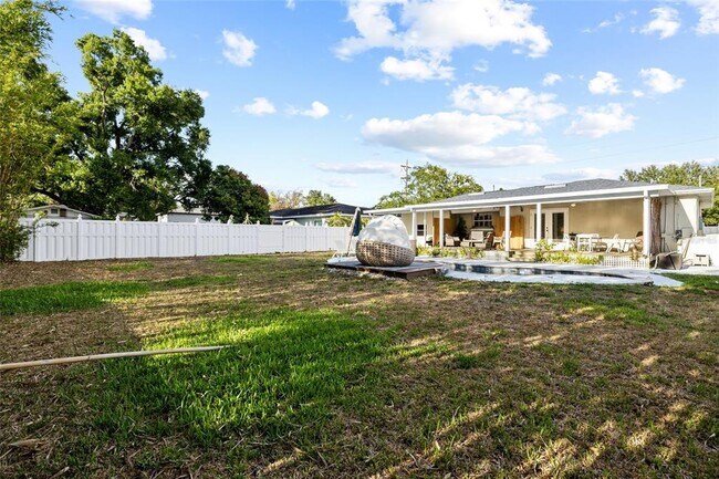 Building Photo - 304 N Matanzas Ave