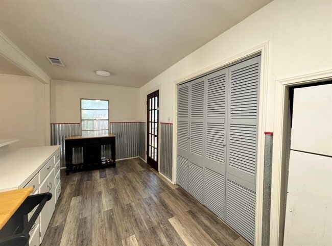 Building Photo - 406 Swanee Dr