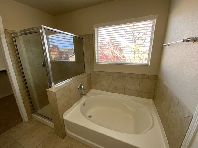 Building Photo - 3 Bedroom Home Available Near Unser Blvd NW & Rainbow Blvd NW!