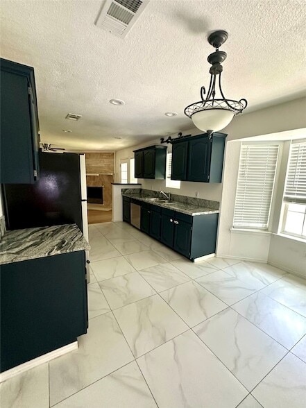 Building Photo - 6524 Blue Grass Dr