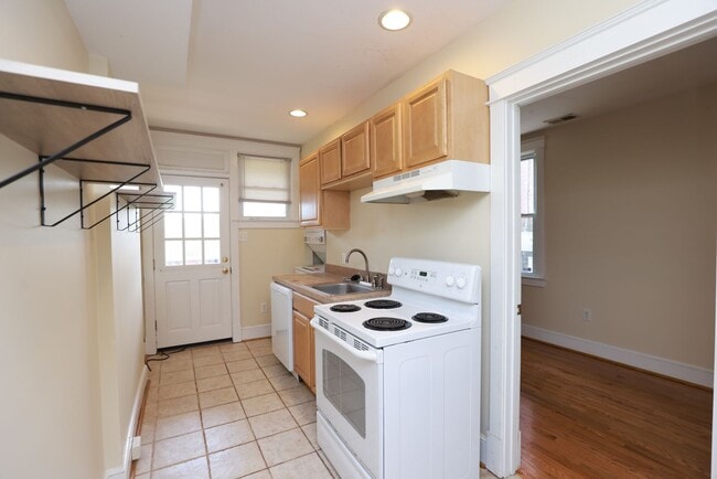 Building Photo - $500 OFF FIRST MONTH RENT - Spacious 2-Bedroom Manchester Apartment with TWO Large Balconies!