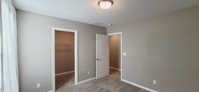 Building Photo - 8745 Boa Vis Ave