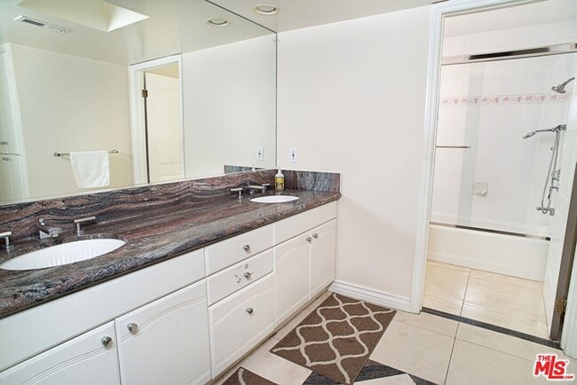 Building Photo - 3835 Sapphire Dr