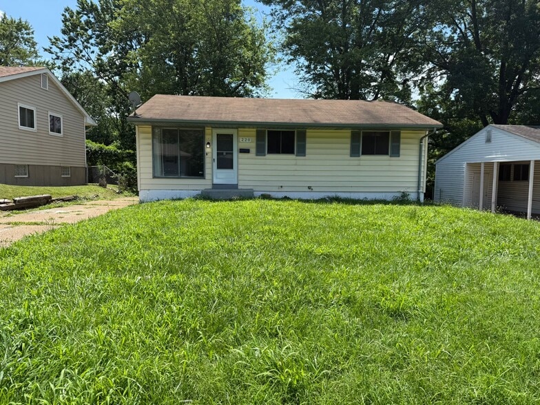 Primary Photo - 220 McAlpine Dr