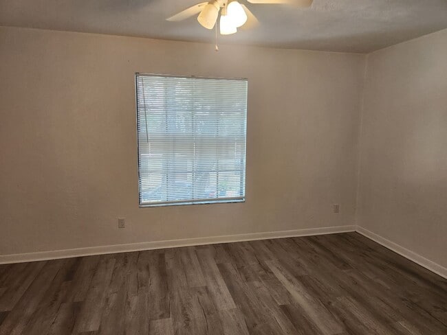Building Photo - 1559 Hammock Dr