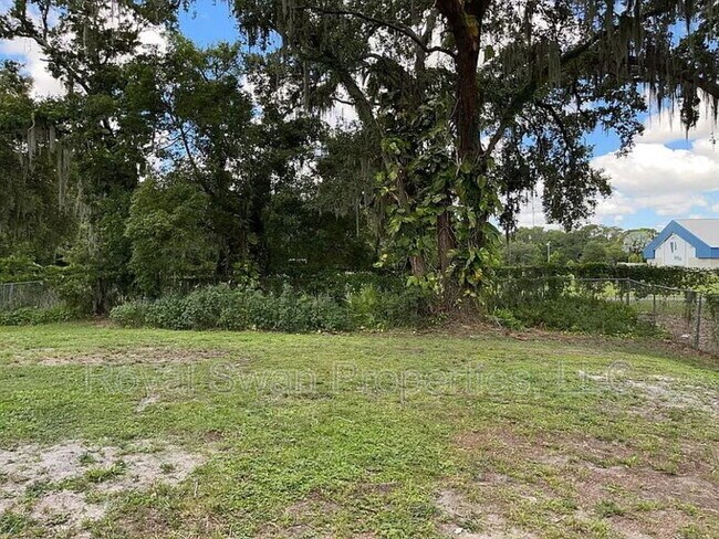 Building Photo - 726 Zella Ln