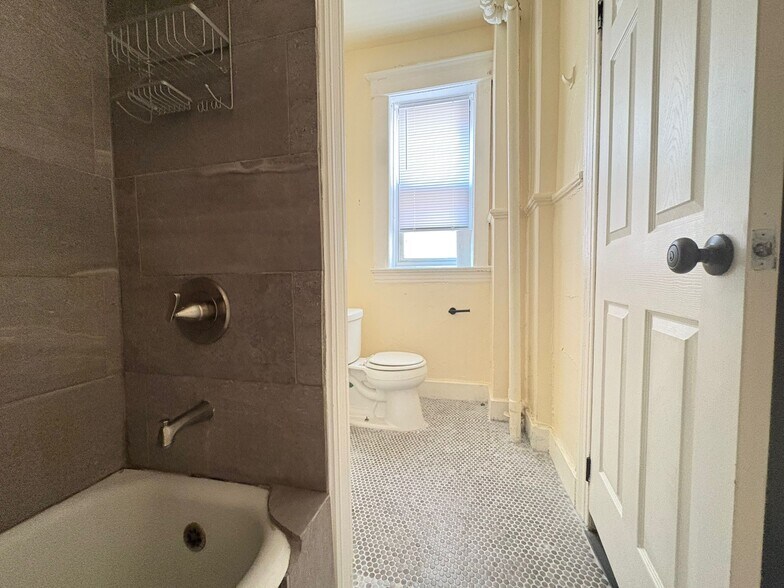 90-96 W 33rd St D6 - 91 W 33rd St