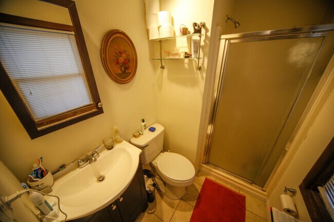 Building Photo - 107 Howe St