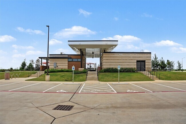 Building Photo - 16819 Spotted Oak Dr