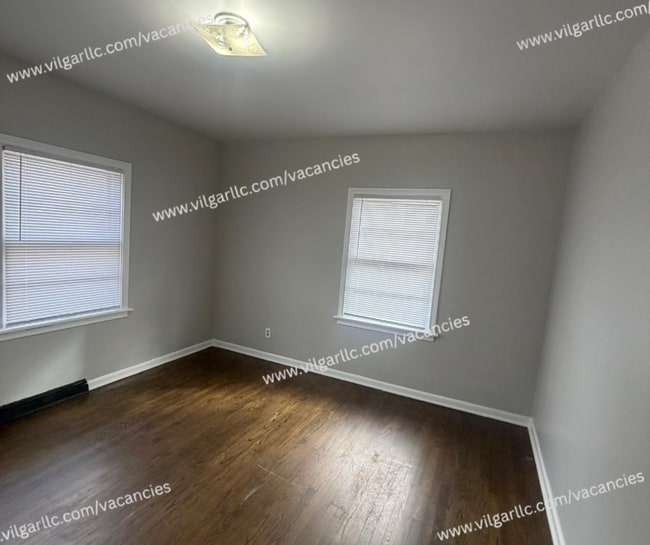 Building Photo - FOR RENT — SPACIOUS 3 BED / 2 BATH HOME