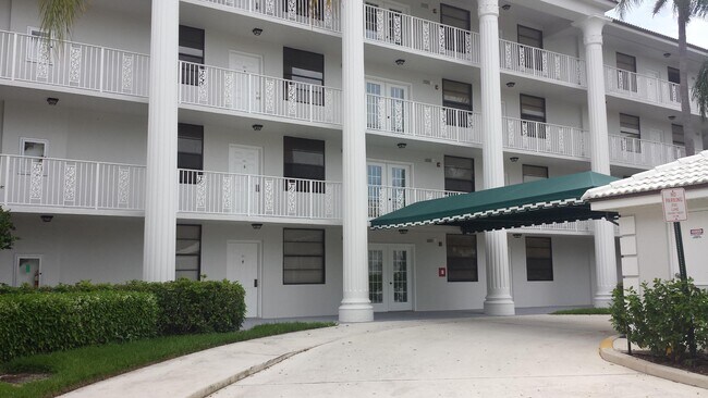 Building Photo - 3540 Whitehall Dr