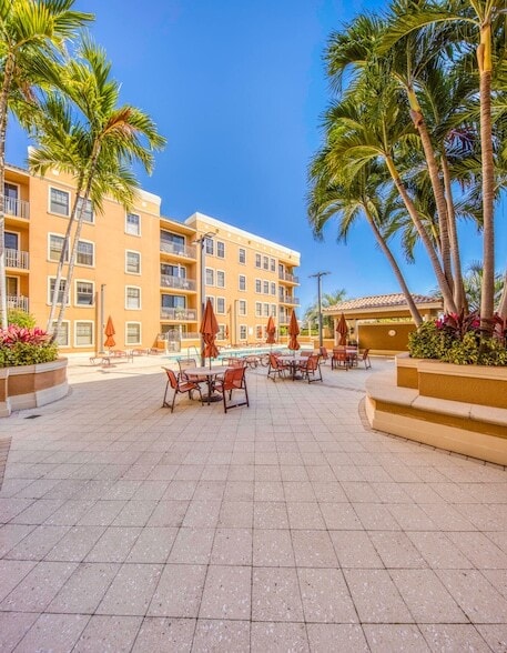 Building Photo - 511 Lucerne Ave