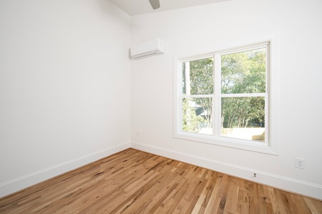 Building Photo - 4110 Garland Dr
