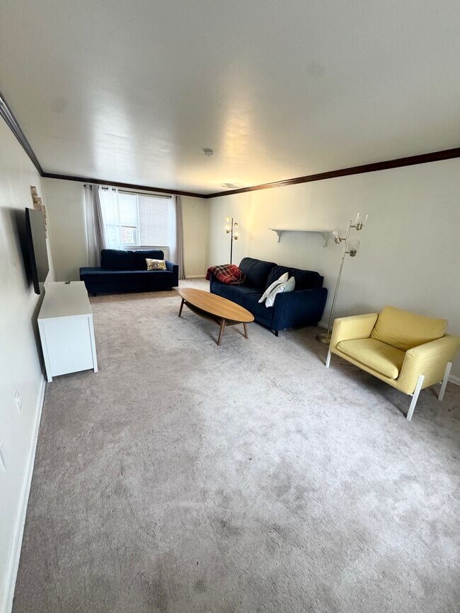 Building Photo - Spacious 4 Bedroom Home in Monroeville