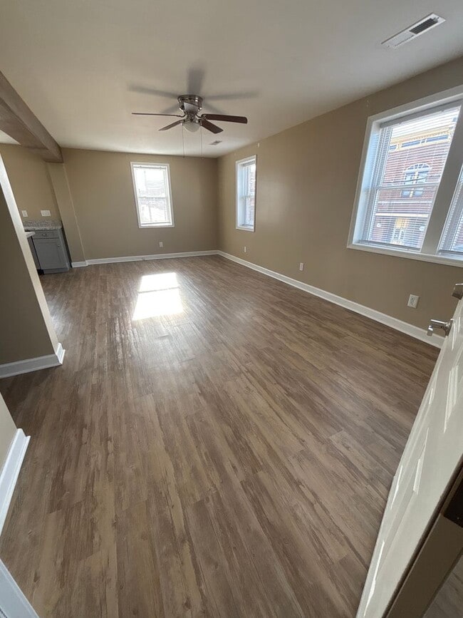 Building Photo - 2 Bedroom in Lancaster!