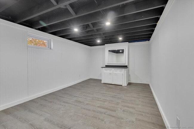 Building Photo - 21 Deepwood Dr