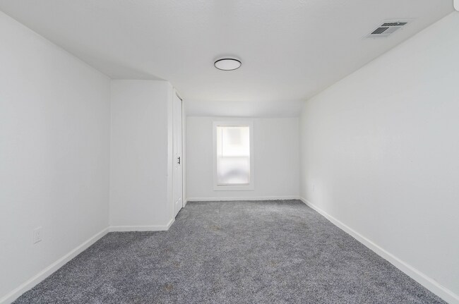 Building Photo - 807 S College Ave