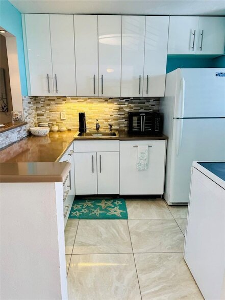 Building Photo - 5300 NE 24th Terrace