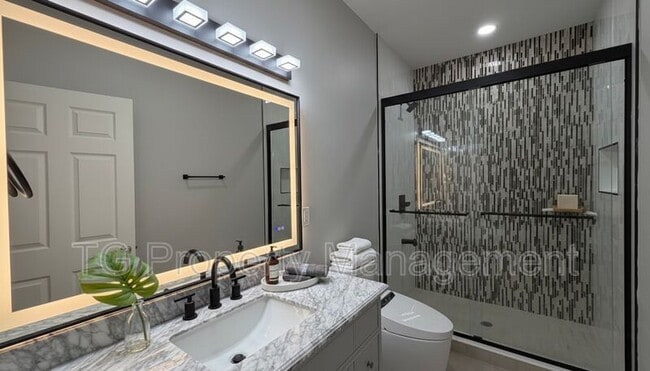 Building Photo - 12192 Endersleigh Ct