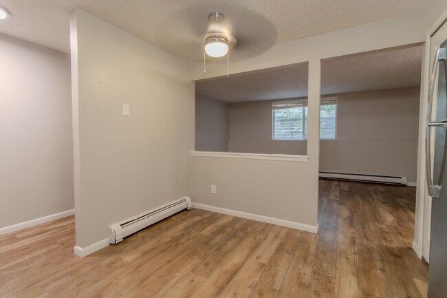 Building Photo - Spacious Dream Apartment — Right Where You...